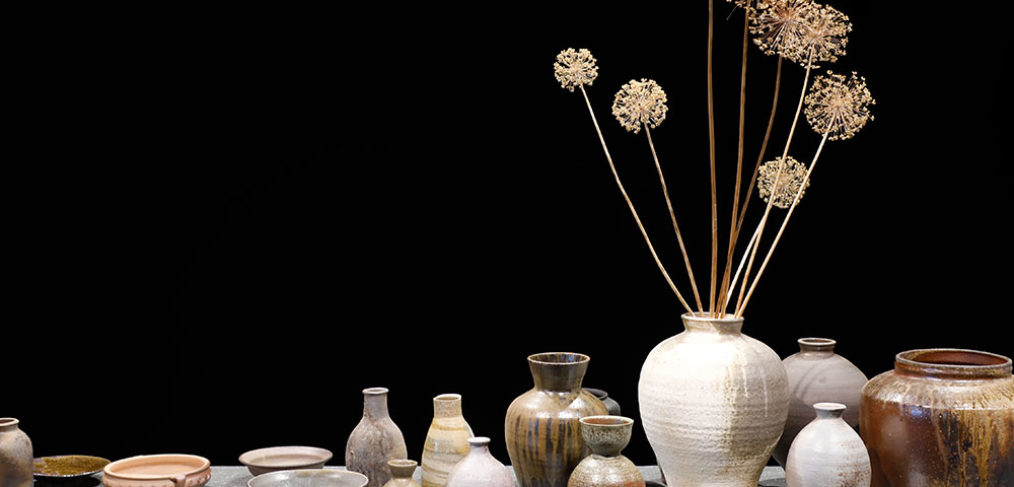 Lergods. Vaser, skålar, urnor och krus av Stefan Andersson.